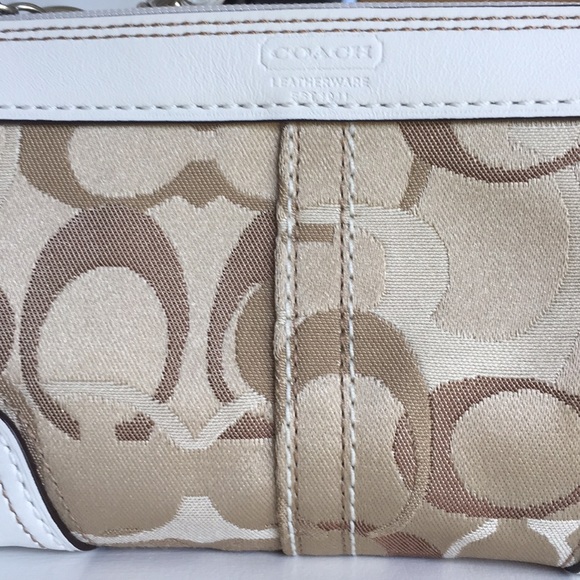 NWOT Coach Signature Sateen Leather Wristlet - Picture 3 of 6